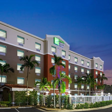 Holiday Inn Express & Suites Pembroke Pines-Sheridan St By Ihg Exterior foto