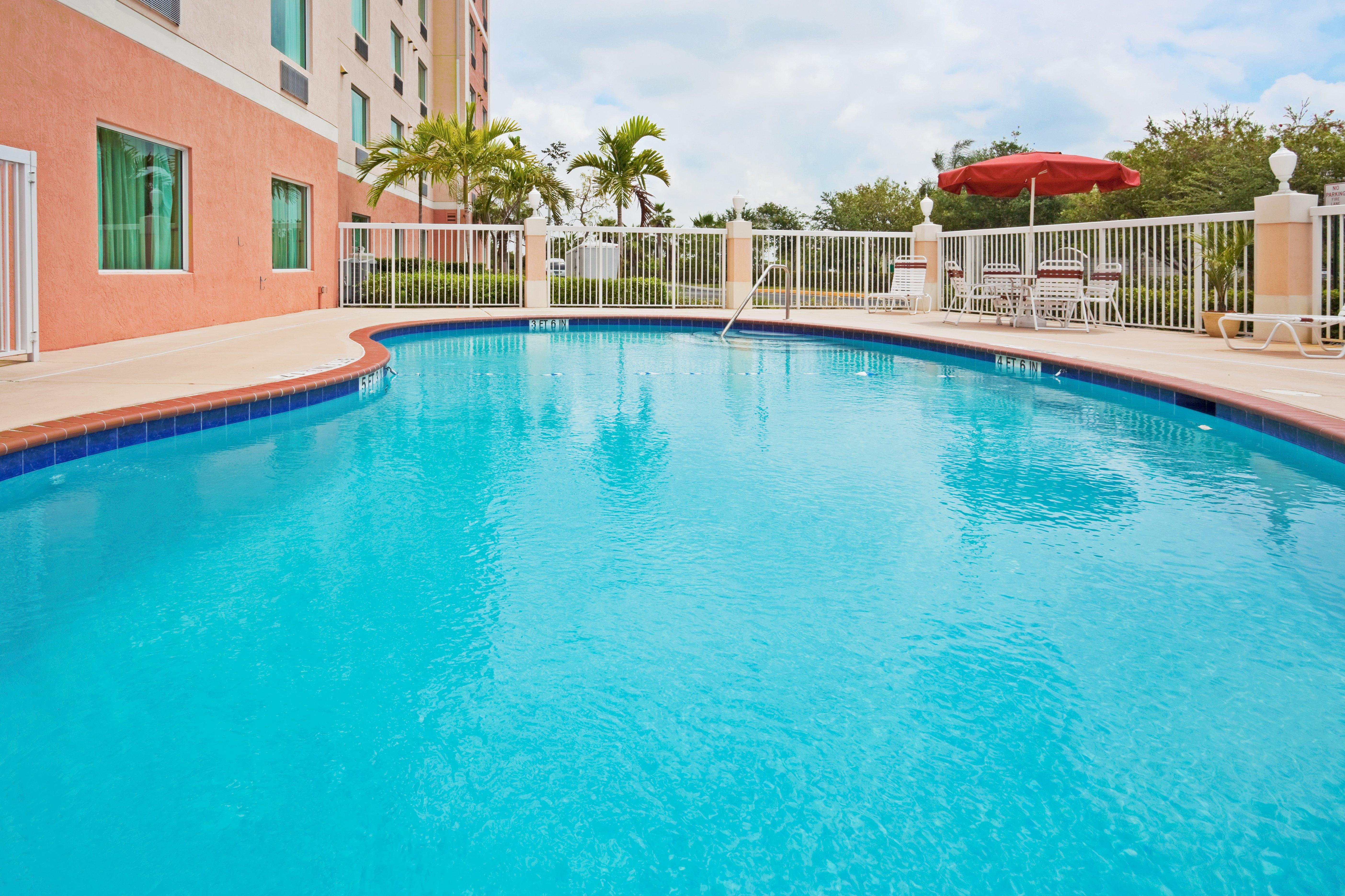 Holiday Inn Express & Suites Pembroke Pines-Sheridan St By Ihg Exterior foto