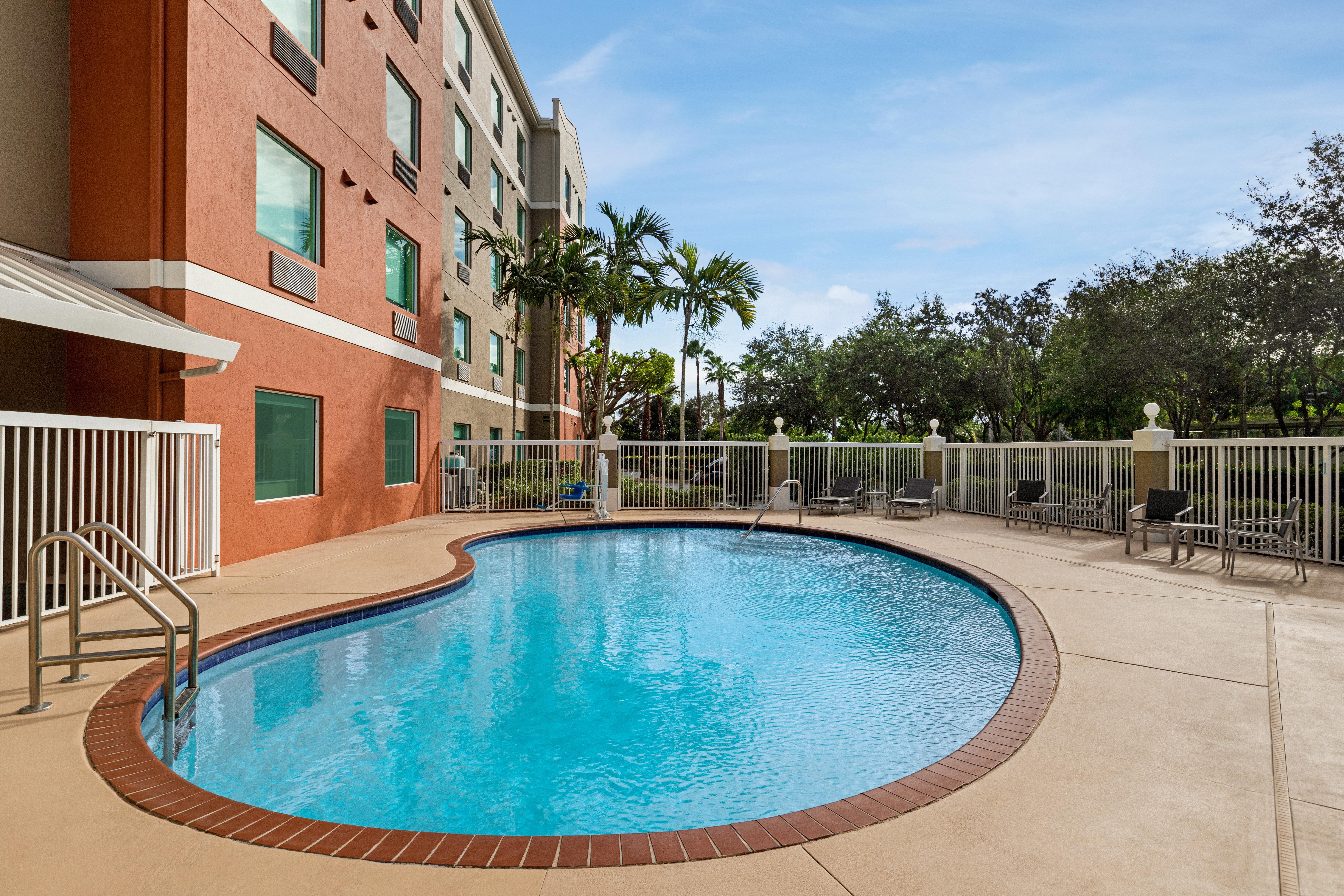 Holiday Inn Express & Suites Pembroke Pines-Sheridan St By Ihg Exterior foto