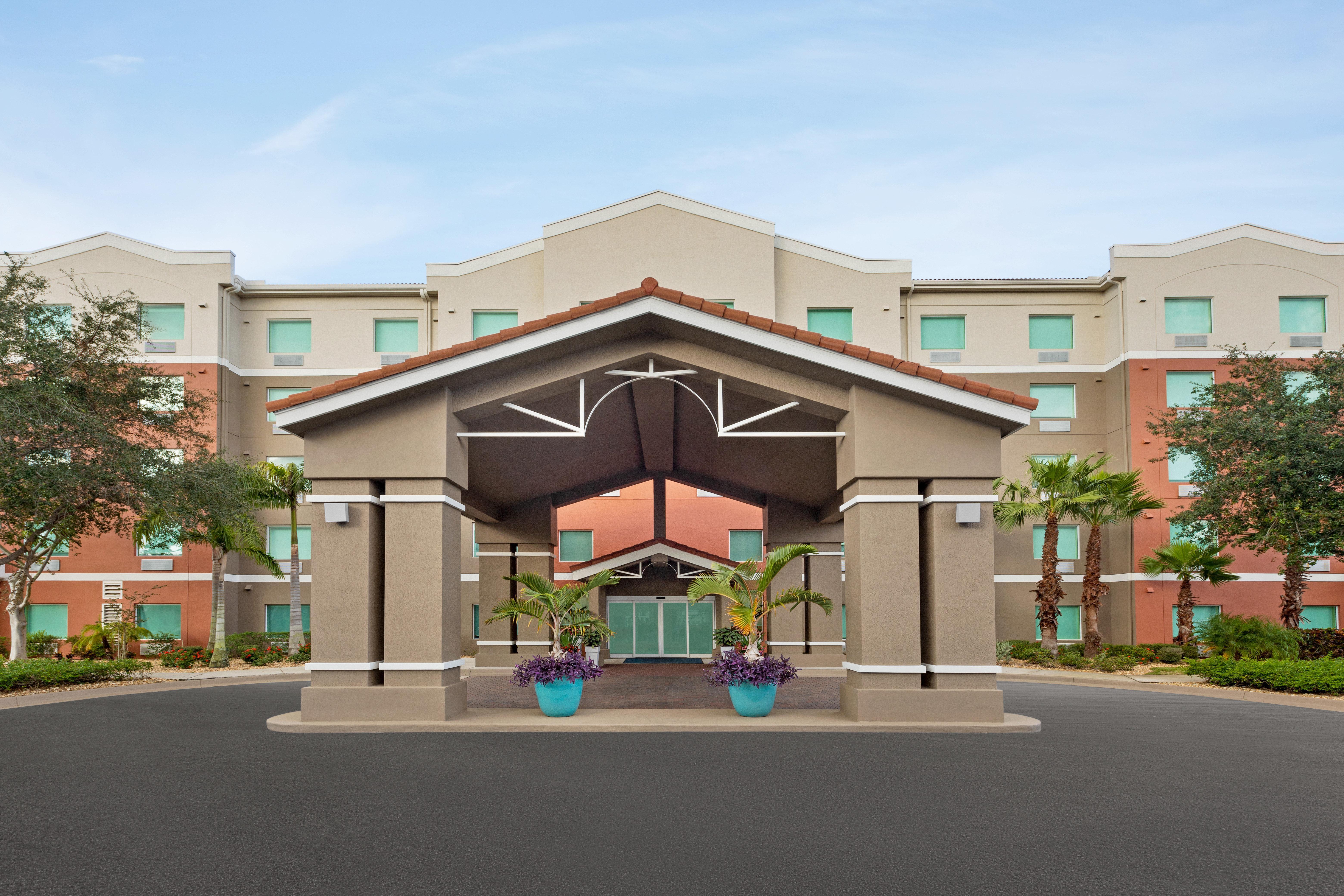 Holiday Inn Express & Suites Pembroke Pines-Sheridan St By Ihg Exterior foto